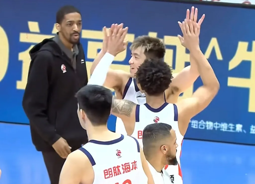 FB体育app下载-复出两场都赢了！郭艾伦表现神勇，辽篮后悔了吗？